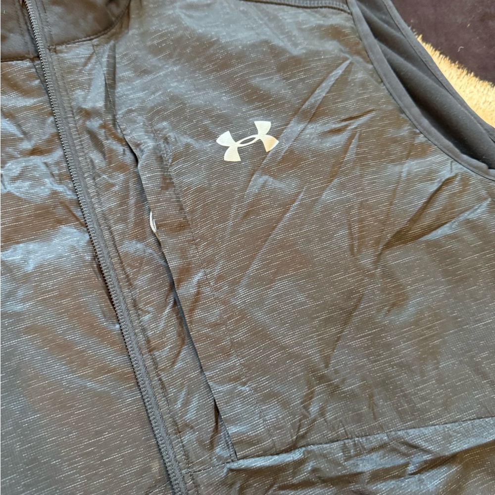 Men's Gray MLB Under Armour Vest - Picture 3 of 4